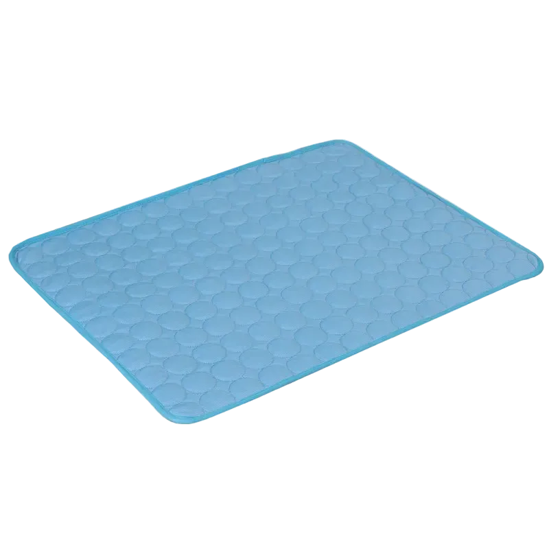 Tapis rafraîchissant NyvaCool pour chien posé au sol, technologie soie glacée Nivor