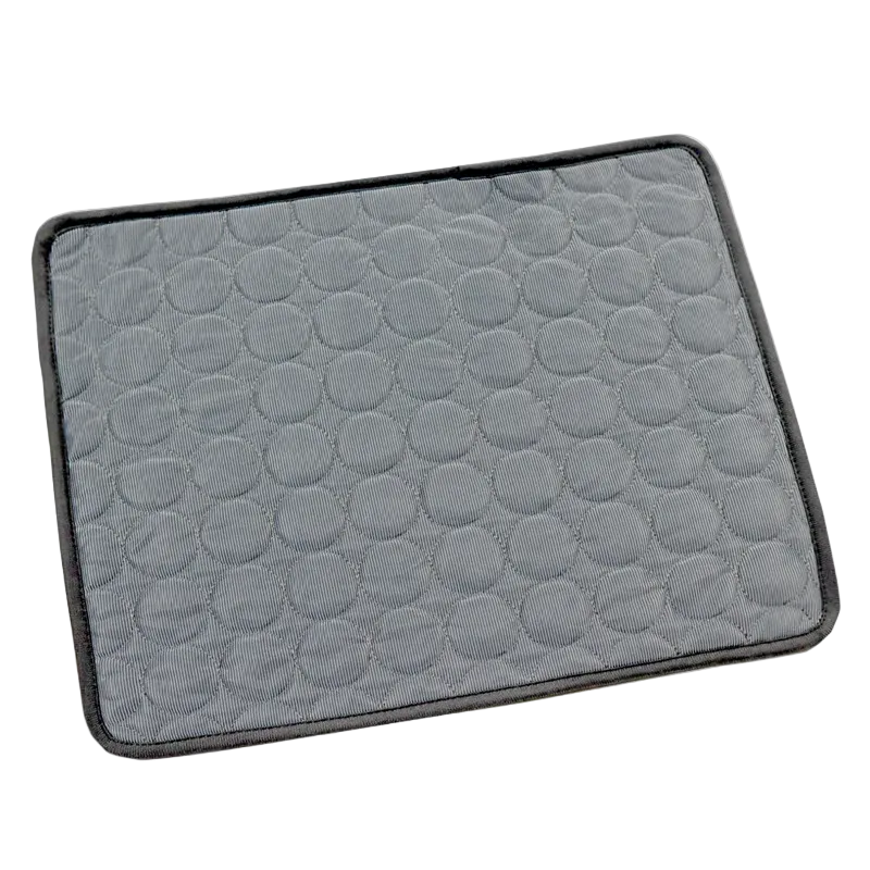 Tapis rafraîchissant NyvaCool plié et portable pour la randonnée ou la voiture