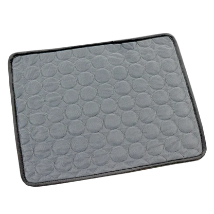 Tapis rafraîchissant NyvaCool plié et portable pour la randonnée ou la voiture